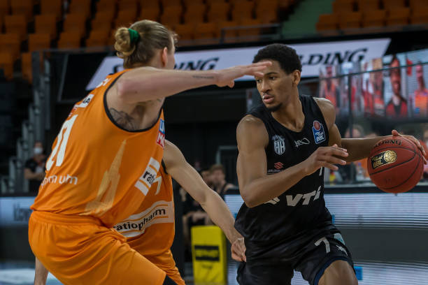 再次吸引了 再次吸引了