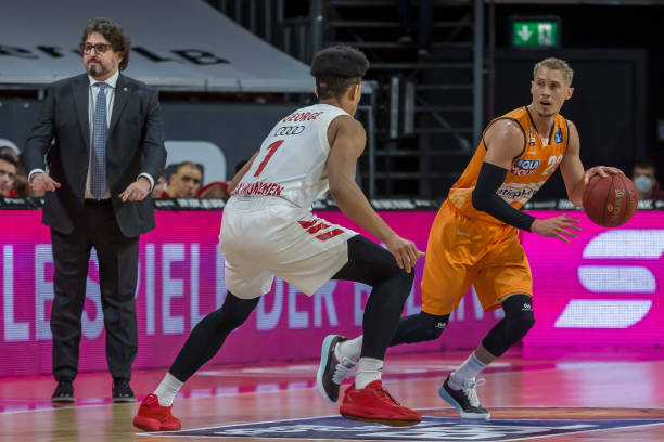 纳萨里奥追 纳萨里奥追