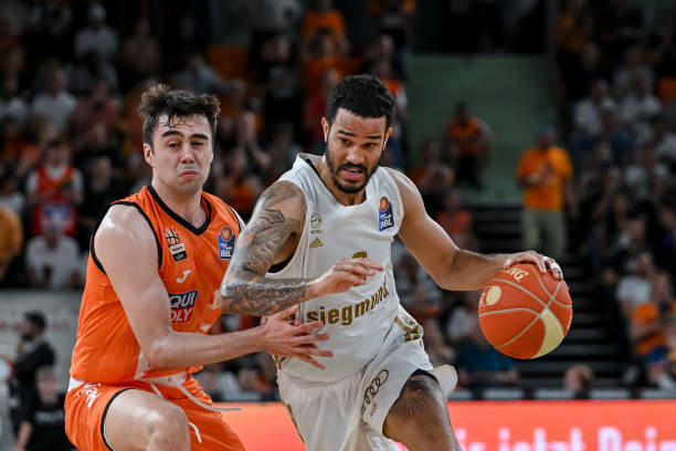 献了致胜进 献了致胜进